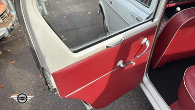 Lot 899 - 1963 HILLMAN MINX DE-LUXE