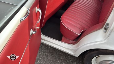 Lot 899 - 1963 HILLMAN MINX DE-LUXE