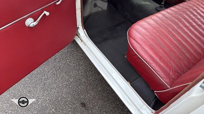 Lot 899 - 1963 HILLMAN MINX DE-LUXE