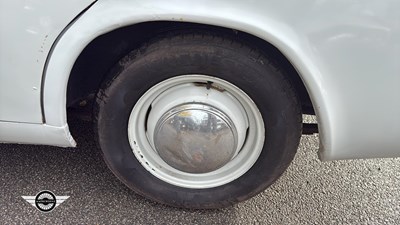 Lot 899 - 1963 HILLMAN MINX DE-LUXE