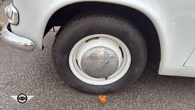 Lot 899 - 1963 HILLMAN MINX DE-LUXE