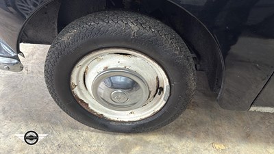 Lot 122 - 1966 MORRIS MINOR 1000