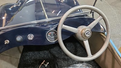 Lot 5 - MG TF SCALE BATTERY POWERED RIDE ON CAR WITH TRAILER