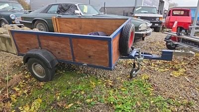 Lot 5 - MG TF SCALE BATTERY POWERED RIDE ON CAR WITH TRAILER