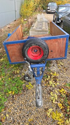 Lot 5 - MG TF SCALE BATTERY POWERED RIDE ON CAR WITH TRAILER