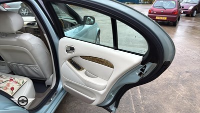 Lot 14 - 2001 JAGUAR S-TYPE V6 SE AUTO