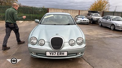Lot 14 - 2001 JAGUAR S-TYPE V6 SE AUTO