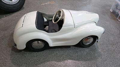 Lot 161 - FAIRGROUND AUSTIN J40 PEDAL CAR