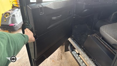 Lot 92 - 2003 LAND ROVER DEFENDER 90 COUNTY TD5