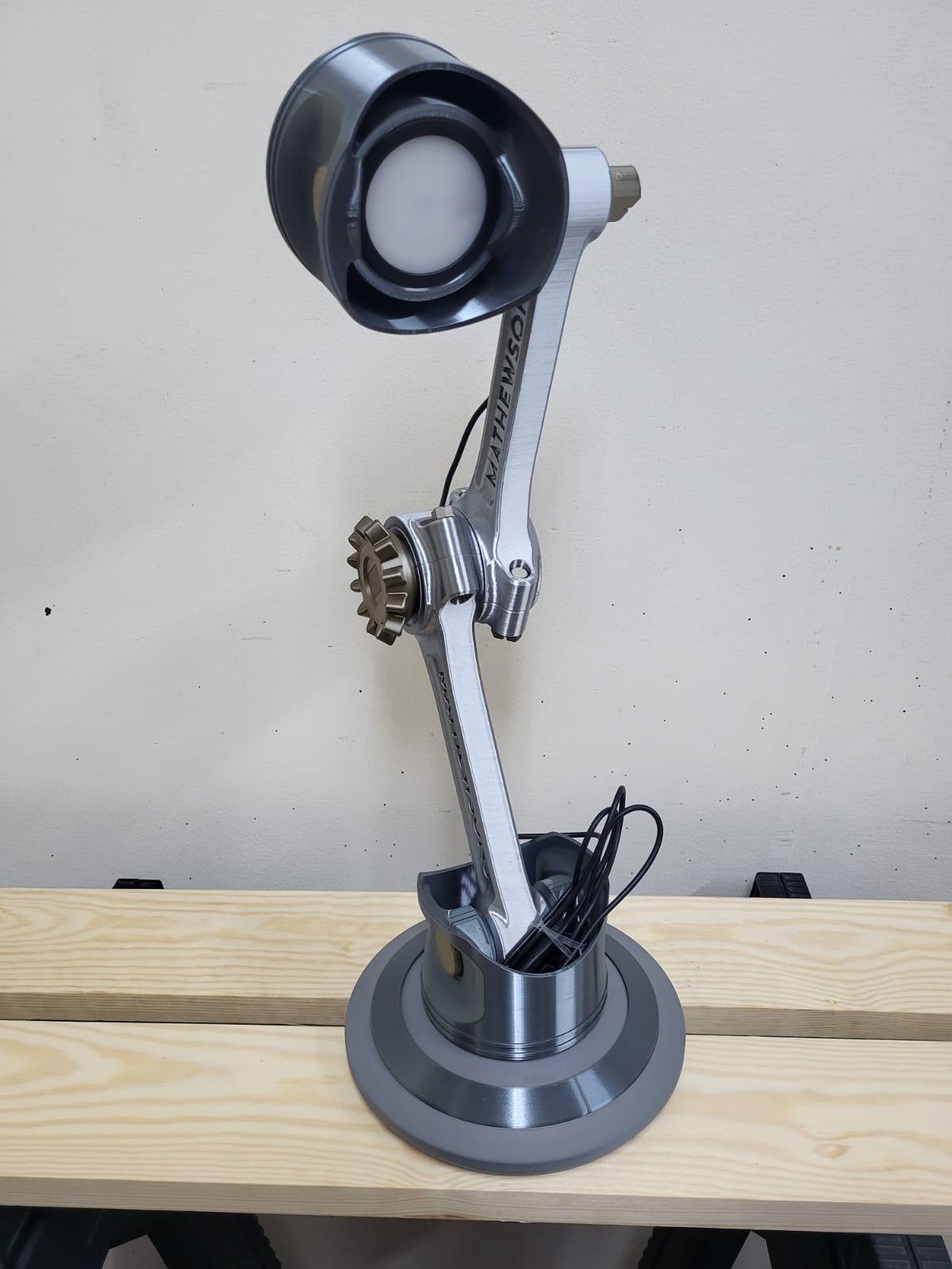 Lot 51 - HANDMADE 32