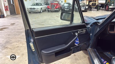 Lot 8 - 1978 DAIMLER SOVEREIGN 4.2 LWB AUTO