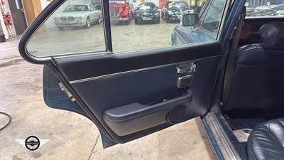 Lot 8 - 1978 DAIMLER SOVEREIGN 4.2 LWB AUTO