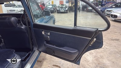 Lot 8 - 1978 DAIMLER SOVEREIGN 4.2 LWB AUTO