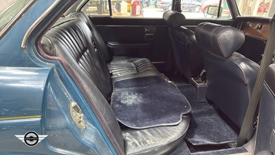 Lot 8 - 1978 DAIMLER SOVEREIGN 4.2 LWB AUTO