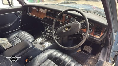 Lot 8 - 1978 DAIMLER SOVEREIGN 4.2 LWB AUTO