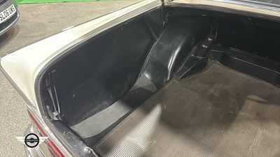 Lot 60 - 1964 MERCEDES 220