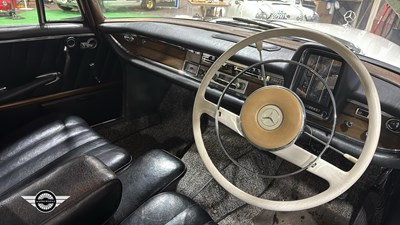 Lot 60 - 1964 MERCEDES 220