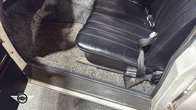 Lot 60 - 1964 MERCEDES 220