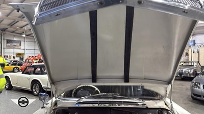 Lot 60 - 1964 MERCEDES 220