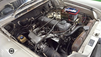 Lot 60 - 1964 MERCEDES 220
