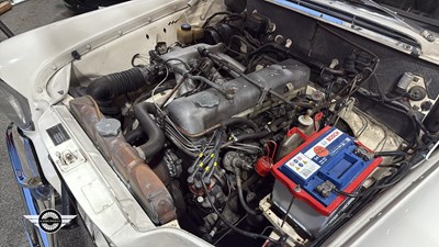 Lot 60 - 1964 MERCEDES 220
