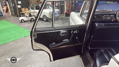 Lot 60 - 1964 MERCEDES 220