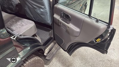 Lot 98 - 2002 LAND ROVER DISCOVERY TD5 S *256 Miles From New*