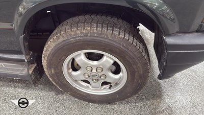 Lot 98 - 2002 LAND ROVER DISCOVERY TD5 S *256 Miles From New*