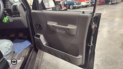 Lot 98 - 2002 LAND ROVER DISCOVERY TD5 S *256 Miles From New*