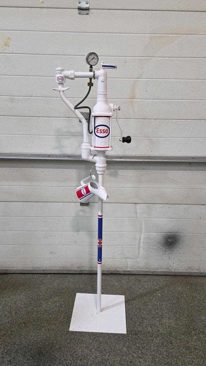 Lot 45 - ESSO REPRODUCTION OIL PUMP