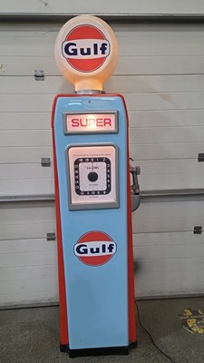 Lot 89 - GULF SUPER REPRODUCTION PETROL PUMP