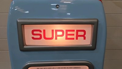 Lot 89 - GULF SUPER REPRODUCTION PETROL PUMP