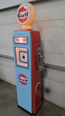 Lot 89 - GULF SUPER REPRODUCTION PETROL PUMP