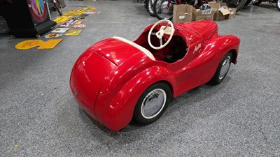 Lot 63 - AUSTIN J40 PEDAL CAR