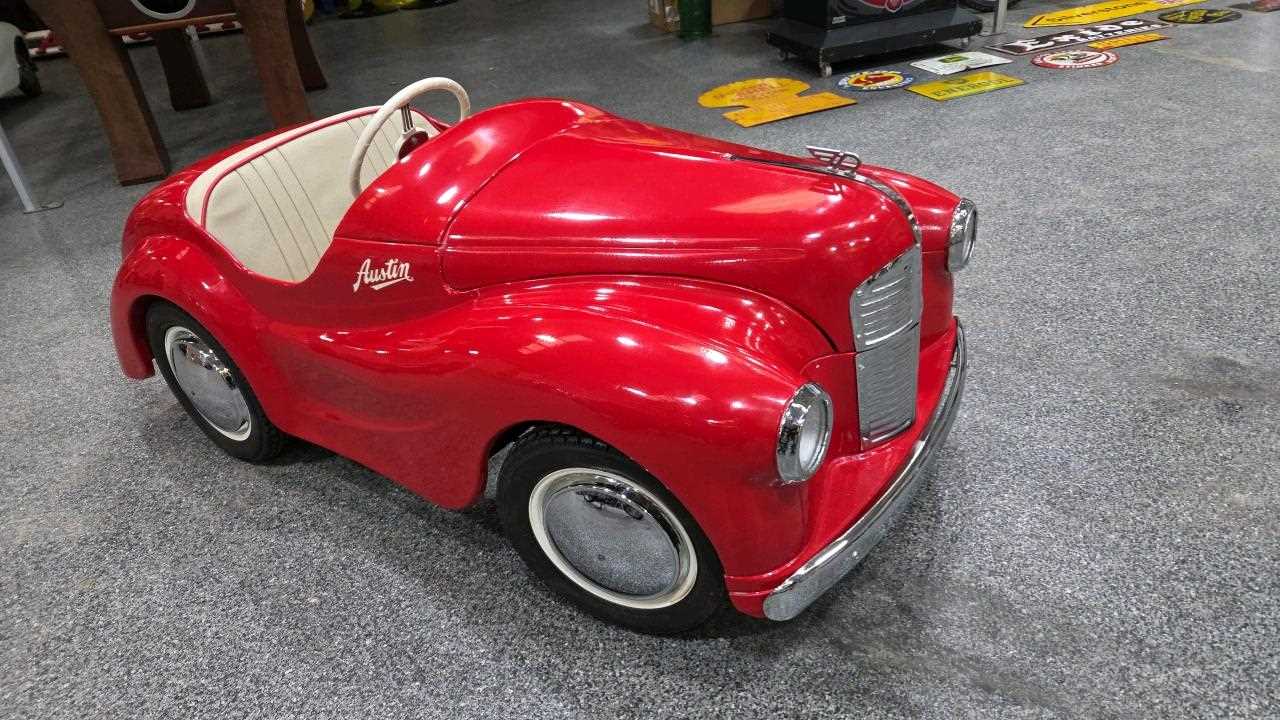 Lot 63 - AUSTIN J40 PEDAL CAR