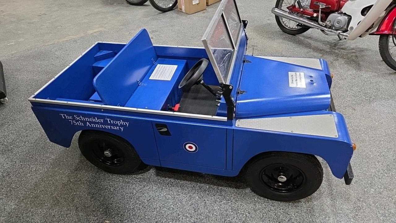 Lot 17 - TOYLANDER SCHNEIDER TROPHY ANNIVERSARY ELECTRIC LAND ROVER