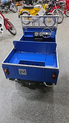 Lot 17 - TOYLANDER SCHNEIDER TROPHY ANNIVERSARY ELECTRIC LAND ROVER