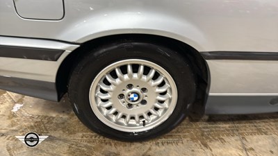 Lot 28 - 1995 BMW 323I AUTO
