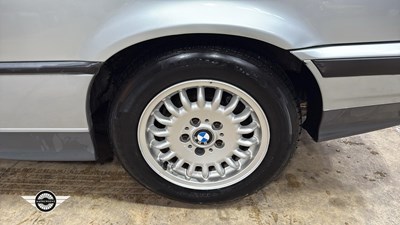 Lot 28 - 1995 BMW 323I AUTO