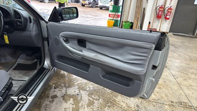 Lot 28 - 1995 BMW 323I AUTO