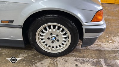 Lot 28 - 1995 BMW 323I AUTO