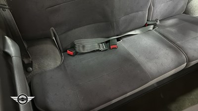 Lot 32 - 1998 LAND ROVER DISCOVERY V8I A