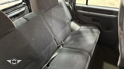 Lot 32 - 1998 LAND ROVER DISCOVERY V8I A