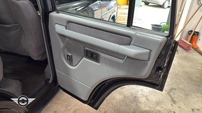 Lot 32 - 1998 LAND ROVER DISCOVERY V8I A