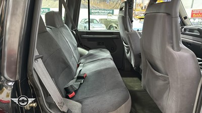 Lot 32 - 1998 LAND ROVER DISCOVERY V8I A