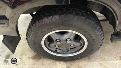 Lot 32 - 1998 LAND ROVER DISCOVERY V8I A