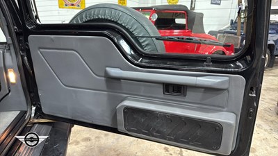 Lot 32 - 1998 LAND ROVER DISCOVERY V8I A