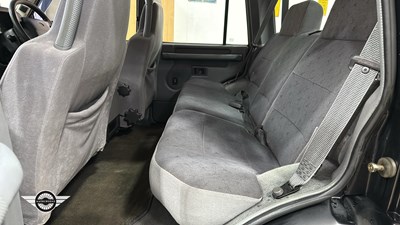 Lot 32 - 1998 LAND ROVER DISCOVERY V8I A