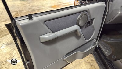 Lot 32 - 1998 LAND ROVER DISCOVERY V8I A