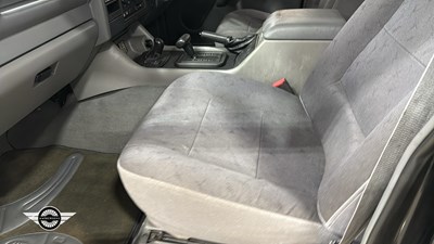 Lot 32 - 1998 LAND ROVER DISCOVERY V8I A